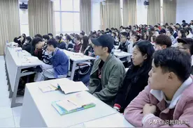 大学选这3个位置听课的学生，毕业大多都有大出息！你躺枪了吗图片