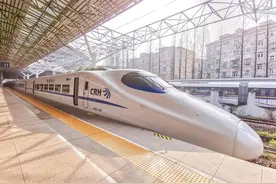 目前我国两个规模最大的县级高铁站图片