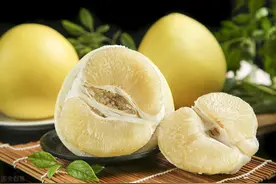 买柚子时，选尖的还是圆的，果农教我一招，个个皮薄汁多味甜图片