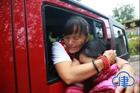 天津保洁员阿香的“身份”图片