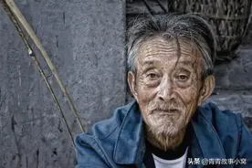 故事：父亲给大儿子珠宝，被二儿子夺去，父亲：不属于自己的东西不能要图片