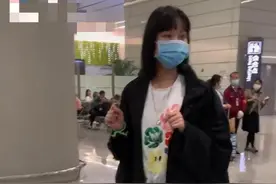 34岁黄龄恋情风波后现身，与众人打招呼，与男友感情被疑当小三图片