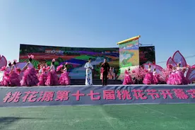 周口西华桃花节盛大开幕 万亩桃园成“网红打卡地”图片