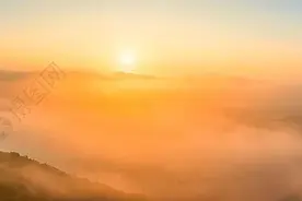 诗如镜中月、水中花，一想起，便是满腔柔情图片