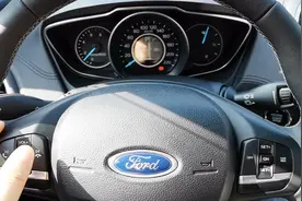 简单易用，新福睿斯多功能方向盘很好用