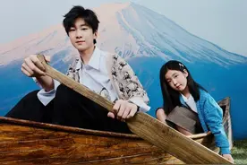 张亮儿女登上时尚杂志，天天和妹妹长得一模一样，天天有模特范儿图片
