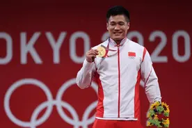 吕小军妻子也是大力士，日常表白送花，铁汉柔情还是个女儿奴图片