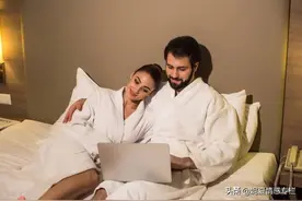 女人敢跟你开三句玩笑话，八成是在等你撩，不要错过缘分图片