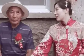 一位婚礼摄影师拍下令人动容的一幕图片