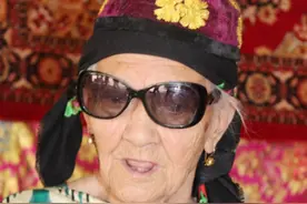 中国最长寿老人，生于光绪年间六世同堂，像个老小孩还爱唱情歌图片