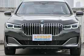 宝马M760Li V12，比新S大气太多，这份霸气两百多万图片