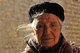 家里老人有这三个动作，孩子们要注意了图片