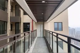 两梯四户带连廊，为啥很多人不愿意买中间户？优缺点一次全告诉你图片