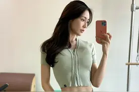 “颜杀”甜美女教练，40岁了皮肤紧致，身材完美，是怎么做到的图片