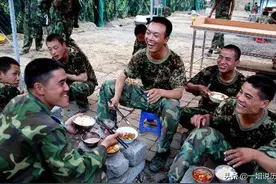 俄罗斯兵王创下最快吃饭纪录，普通人一半都做不到，至今无人能破图片