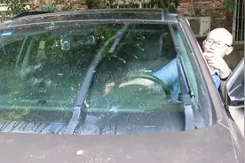 车子雨刮不喷水，汽修店开价好几百，老司机教你检修，几毛钱解决视频封面