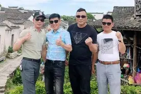 有一种关系=朋友+兄弟+死党!图片