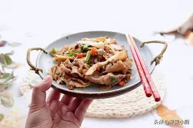 几分钟炒一盘的下饭菜，不用动刀切，不用盐，厨房新手也能做的香图片