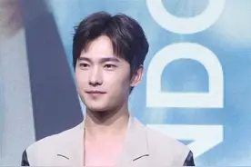 杨洋的休闲穿搭太帅气，穿上休闲装真有质感，帅气不乏可爱图片