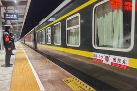绿皮列车走怀邵衡铁路节省5小时，为什么不停邵阳？图片