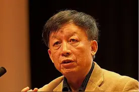 学者易中天：如果中国要迁都的话，我建议选武汉图片