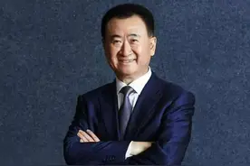 王健林一辆奔驰开26年不换，网友：就凭车牌，给辆新车也不换图片