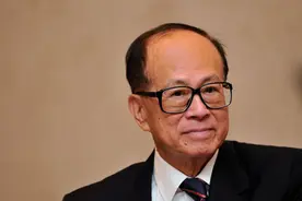 套现2500亿后，李嘉诚在香港连拿两块土地，他嗅到了什么？图片