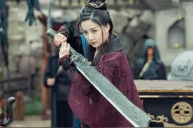 倚天剑、屠龙刀源自“玄铁重剑”，却违背了郭靖、黄蓉的初衷图片