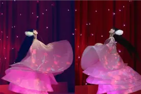 22岁小彩旗现身机场，身材臃肿打扮清奇，叛逆后的她事业毫无进展图片