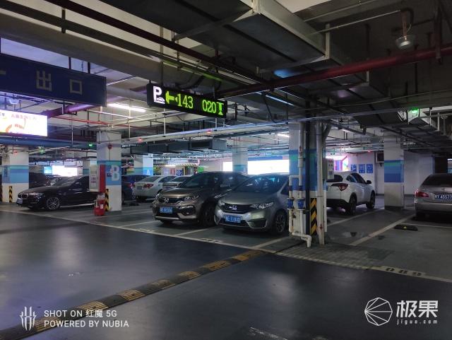 红魔5G暴走开黑，144Hz刷新率爽飞！除了打游戏它还有狠招～