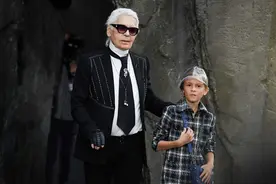 时尚大帝老佛爷遗产又起波澜，男模保镖轮番上阵，争财产吃相难看图片