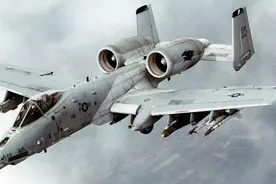 “坦克开罐器”A-10“闪电II”攻击机图片