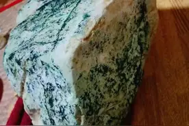 钢企老板8000万买赌石后巨亏 云南3位玉石商人因虚构赌石产地被控诈骗图片