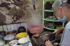 四川老奶奶在小镇上炒菜，不提前预约吃不上，还是30年前的老味道图片