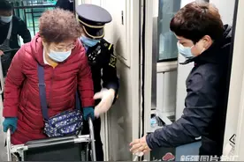 “丝路驼铃号”满载关爱奔跑在西安-喀什之间图片