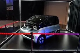 改进五菱的审美，续航305km，6.48万起的新宝骏E300图片