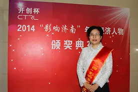 山东女会计，辞职摆柜台，1000元起家，现年入88亿接盘荣耀图片