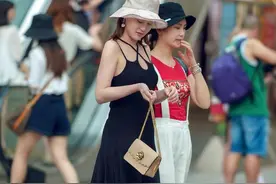 毕业季我们要怎么穿？和闺蜜的姐妹装穿好了，继续友谊长存下去图片