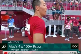 无缘奥运决赛！美国4x100米闹笑话，交接失误险掉棒，又要重赛？图片