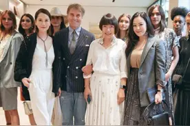 120斤章小蕙与90多斤的海清同框，微胖身材太美，看完不想减肥了图片