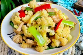 菜花炒前一定不要焯水，而是这样处理，菜品才会脆嫩营养更鲜香图片