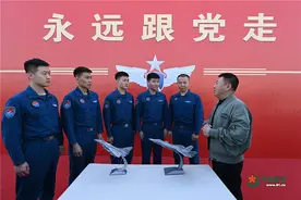 雄鹰永远向党飞丨歼-20首飞试飞员和90后飞行员的初心对话图片