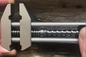 火爆国外的扳手，锤子、钳子多功能，颠覆了对扳手的认知图片