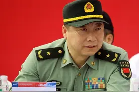 我国现有12名航天员，只有8人是少将，为何无法晋升到中将军衔？图片