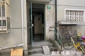 为图电瓶车进出方便竟私自添加“斜坡”记者调查后物业及时整治图片