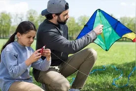 十五岁的女儿和继父不和怎么办？真心关爱孩子，努力付出自己的爱图片