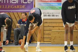 16岁天才单挑戈贝尔！臂展长达2米44，NBA球队为他摆烂图片