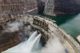 “白鹤亮翅”创一流，劳动创造续荣光图片