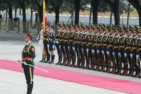 1250人过军检线，录取676人，上军校不易！往年录取分数线可参考图片