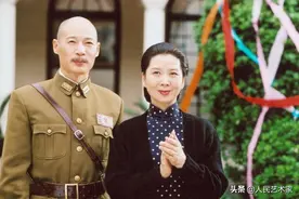 他与唐国强一并被称为“奶油小生”，饰演的蒋介石最接地气，演蒋30次，被称为“蒋介石专业户”图片